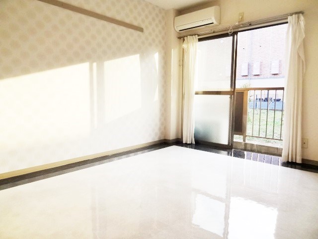 フェニックス佐藤 明るい日差しが入ります